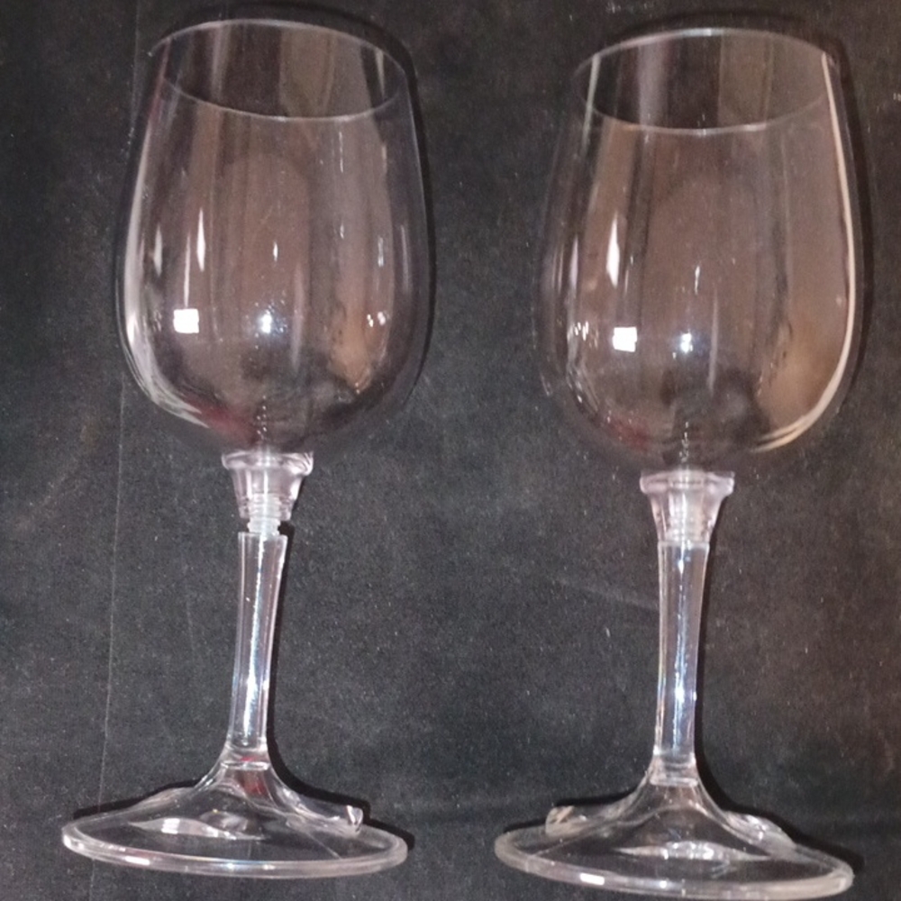 Elegant Plastic Beach Wine Glass Set